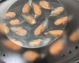 Foto del paso 1 de la receta: Patatas guisadas con setas y mejillones Thermomix para dos