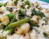 Foto del paso 5 de la receta: Macarrones con ajetes, trigueros, gambas y salsa de espárragos
