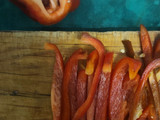 Salchichas en salsa con pimiento rojo