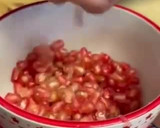 Foto del paso 5 de la receta: Ensalada navideña de granada y salmón ahumado - en vasitos