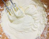 Hình bước làm 2 của món Bánh bông lan phô mai Nhật Bản (Japanese chiffon cheese cupcakes)