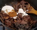 Foto langkah ke 5 dari resep Beef stroganoff.
