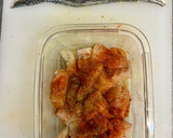 Foto del paso 1 de la receta: Lubina en adobo al pimentón y con su piel crujiente (el torrezno del mar 🌊)