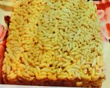A picture of step 4 of Rice chikki murmura.