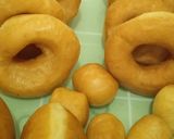 Foto langkah ke 6 dari resep Donat madu sat set menul takaran centong nasi 😅.