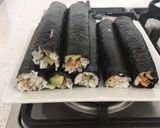 صورة لخطوة 6 من وصفة طريقة عمل السوشي 🍣 🥑🥒🥕🍚🍣😋😍