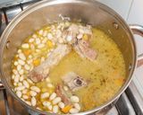 A picture of step 5 of Pinto Bean Soup with Pork Ribs.