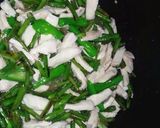 A picture of step 4 of French beans chicken and veg fried rice.