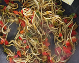 Foto del paso 2 de la receta: Arroz basmati al curry con gulas y almejas
