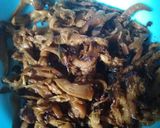 Foto langkah ke 3 dari resep Jamur bumbu kecap ketumbar.