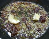 Foto del paso 3 de la receta Guisantes frescos con jamón y huevo poche