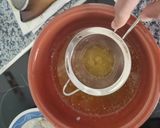 Foto del paso 6 de la receta: Merluza de pincho confitada al pil pil con patatitas y zanahorias hervidas