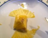 Foto del paso 2 de la receta: Paquetitos de piña con crema