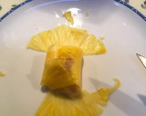 Foto del paso 2 de la receta: Paquetitos de piña con crema
