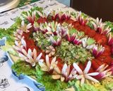 Une image de l'étape 12 de Salade de tomates,scarole,céleri et thon aux radis « fleurs ».