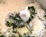 Foto del passaggio 2 della ricetta Trofie con zucchine e acciughe