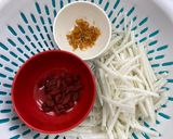 Hình bước làm 1 của món Chinese : Canh củ cải trứng ốp la