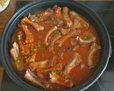 Foto del paso 3 de la receta: Costilla guisada con fritada de tomate🍅