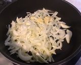 Une image de l'étape 4 de Bœuf épicé aux courgettes, oignons et persil.