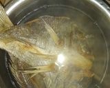 Foto langkah ke 2 dari resep Ikan Asin Cabai Hijau.