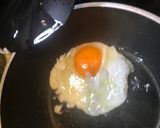 รูปขั้นตอนการทำที่ 1 ของ ข้าวกะเพราเครื่องในไก่ ไข่ดาว