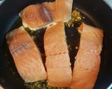 Foto del paso 3 de la receta: Salmon a la ajillo😋