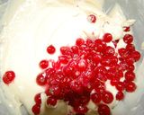 Foto del paso 2 de la receta: Magdalenas de grosellas y cava