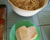 Foto langkah ke 1 dari resep Sayur Bening Toge Tahu.