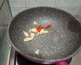 Foto langkah ke 3 dari resep Mie Instan Goreng Rendah Kalori, Tinggi Protein (Telur + Dada Ayam 100gr).