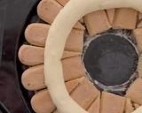 A picture of step 4 of Yogurt, Peach, and Amaretti Ice Cream Cake.