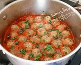 Une image de l'étape 6 de Boulettes de lentilles à la sauce tomate.