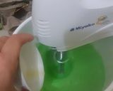Foto langkah ke 4 dari resep Bolu pandan.