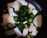 Foto langkah ke 2 dari resep Tumis tuna pedas.