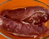 Foto del paso 1 de la receta: Lomito de cerdo con salsa de uvas y papas aplastadas
