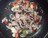 Foto langkah ke 3 dari resep Oseng Tongkol Sawi Hijau.