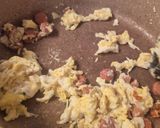 Foto langkah ke 2 dari resep Nasi Goreng Telur Sosis.