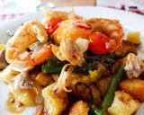 Foto del paso 6 de la receta: Ensalada templada de espárragos verdes y "fondo de nevera" 🔥🔥