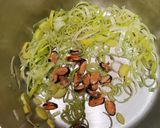 Foto del paso 7 de la receta: Sopa de mejillones al azafrán