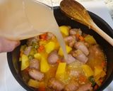 Foto del paso 5 de la receta Salchichas guisadas con patatas y zanahorias