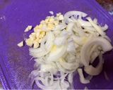 Foto del paso 2 de la receta: Puré de papa gratinado con cherrys, cebolla y ajo