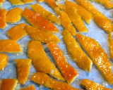 Foto del paso 4 de la receta: Tiritas de naranja confitada