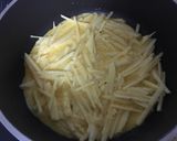 Foto del paso 3 de la receta: Tortilla de huevo🥚con papa🥔