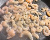 Foto del paso 3 de la receta: Ensalada proteica con camarones 🥗🍤