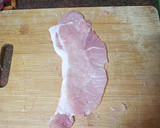 Foto del paso 1 de la receta: Chuletas de cerdo adobadas con puré de papas, guisantes y salsa