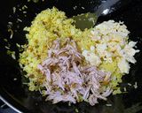 Foto langkah ke 4 dari resep Nasi Goreng Kunyit.