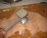 Foto del paso 1 de la receta: Pollo a la Gordon blue con crema de pollo estilo bechamel