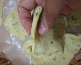 Foto langkah ke 2 dari resep Snack Keripik Bawang.