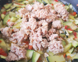 Foto del paso 4 de la receta: Rigatoni con Salsa de tomate, calabacín y atún