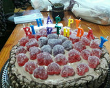 Foto del paso 7 de la receta: Torta de cumpleaños con gomitas de gelatina