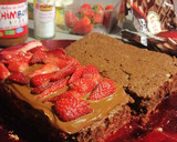 Foto del paso 4 de la receta: Tarta de chocolate y fresas sin huevos
